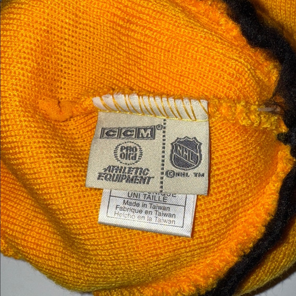 NWOT CCM Pittsburgh Penguins Beanie - Picture 3 of 3